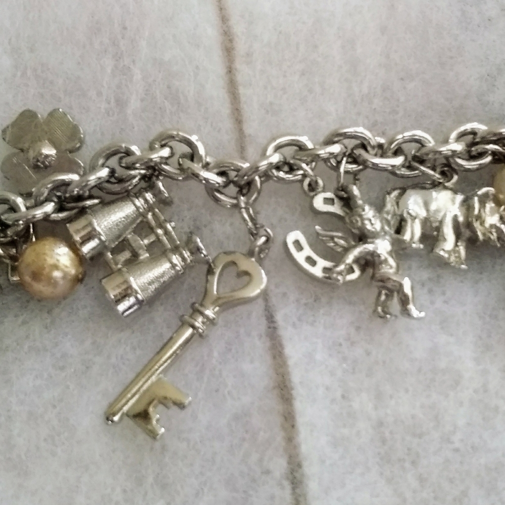 Lee Angel fun silver plate costume charm bracelet - Picture 7 of 7